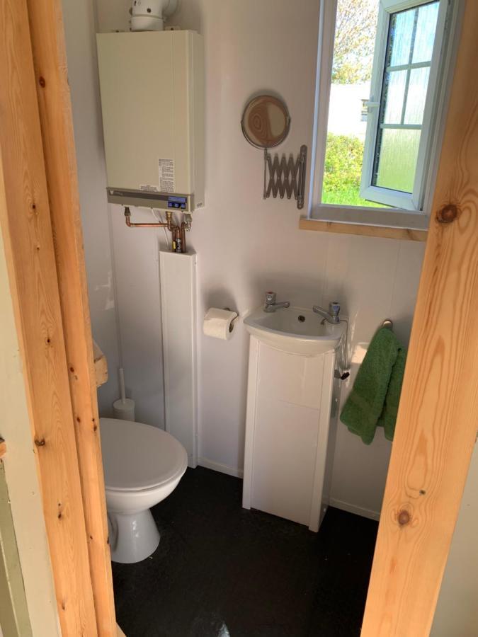Hillcrest Hut Apartment Tenby Bagian luar foto